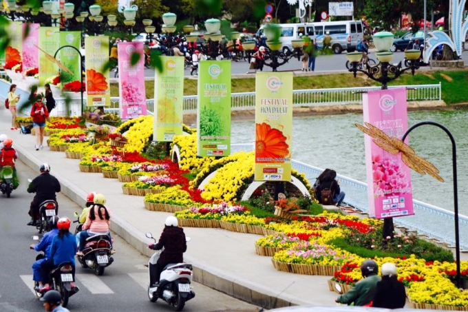 Festival hoa Đ&agrave; Lạt l&agrave; dịp t&ocirc;n vinh những đ&oacute;ng g&oacute;p thầm lặng của những đơn vị, c&aacute; nh&acirc;n đưa thương hiệu hoa Đ&agrave; Lạt ra thế giới. Ảnh: Minh Anh