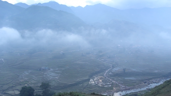 Sa Pa với l&agrave;n m&acirc;y mờ ảo.