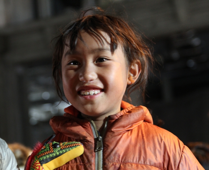 Tết với em b&eacute; n&agrave;y l&agrave; điều g&igrave; qu&aacute; xa lạ, em chỉ quan t&acirc;m l&agrave;m sao b&aacute;n được cho du kh&aacute;ch thật nhiều h&agrave;ng.&nbsp;