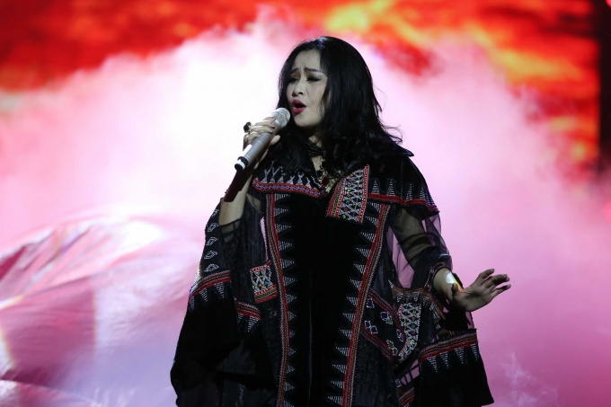 Diva Thanh Lam mạnh mẽ với ca kh&uacute;c Ngẫu hứng s&ocirc;ng hồng