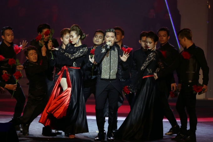 Ca sĩ Đ&agrave;m Vĩnh Hưng mang tới chương tr&igrave;nh một tiết mục s&ocirc;i động