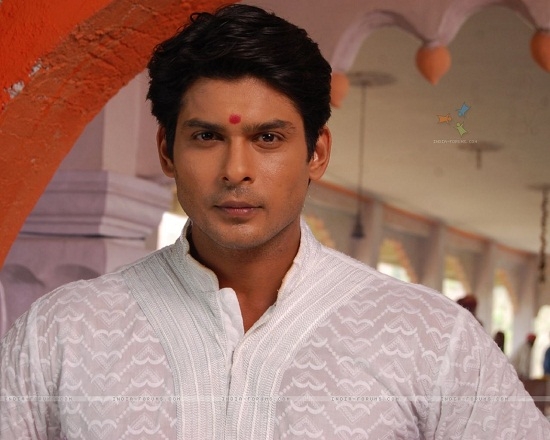 Siddharth Shukla -&nbsp;Sở hữu chiều cao 1m88, gương mặt được yeu th&iacute;ch nhất trong phim.