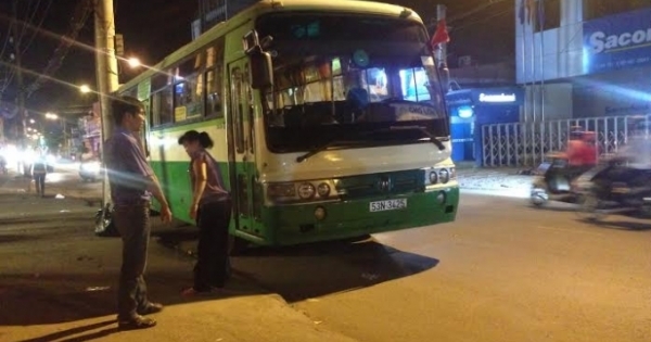 TP. HCM: Cô gái thoát chết kỳ diệu dưới bánh xe buýt