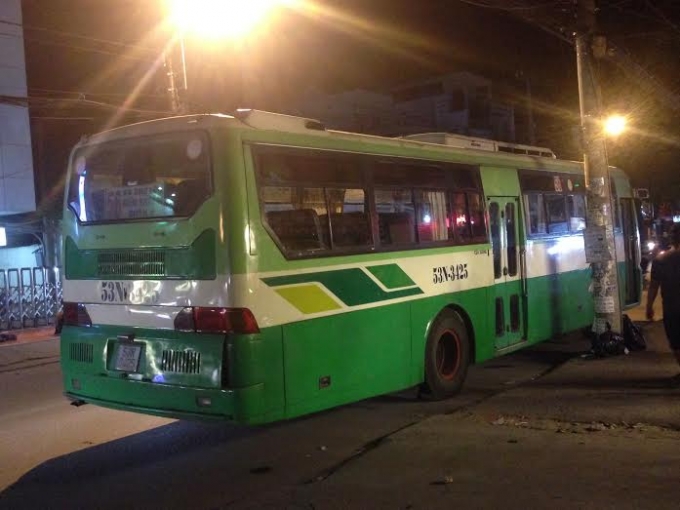 T&agrave;i xế đ&atilde; phanh kịp thời, t&iacute;nh mệnh c&ocirc; g&aacute;i được giữ.