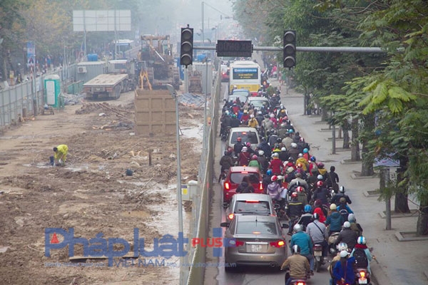 Tắc d&agrave;i tr&ecirc;n đường Xu&acirc;n Thủy (Cầu Giấy - H&agrave; Nội).&nbsp;