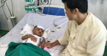 Xót xa bé 4 tuổi ngày ngày phải giành giật sự sống với “thần chết”