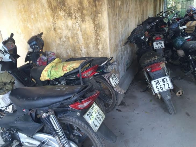 C&aacute;c phương tiện m&agrave; đối tượng d&ugrave;ng để chở gỗ lậu.