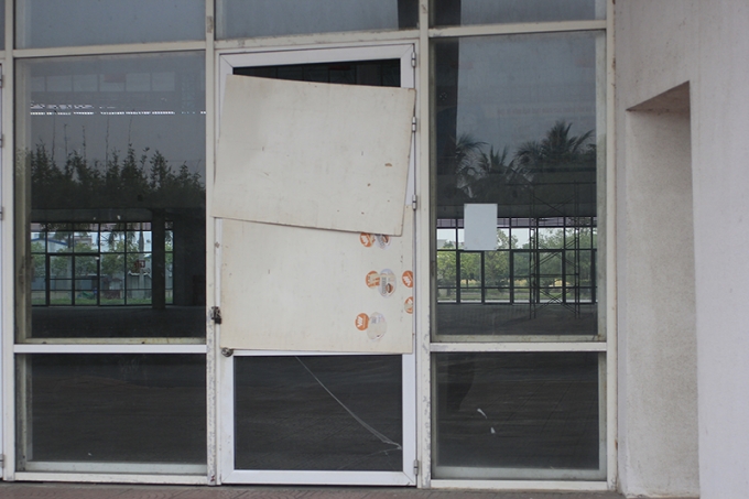 Cửa nẻo xuống cấp