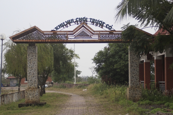 Khu trượt cỏ trước đ&acirc;y đ&ocirc;ng đ&uacute;c nay vắng hoe