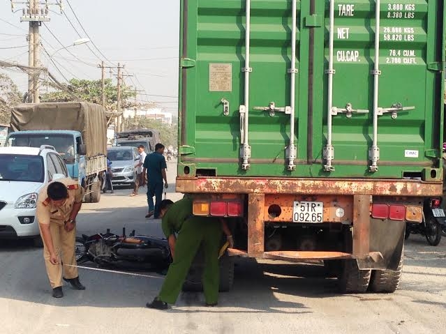 Cơ quan c&ocirc;ng an đang điều tra nguy&ecirc;n nh&acirc;n vụ TNGT nghi&ecirc;m trọng n&agrave;y