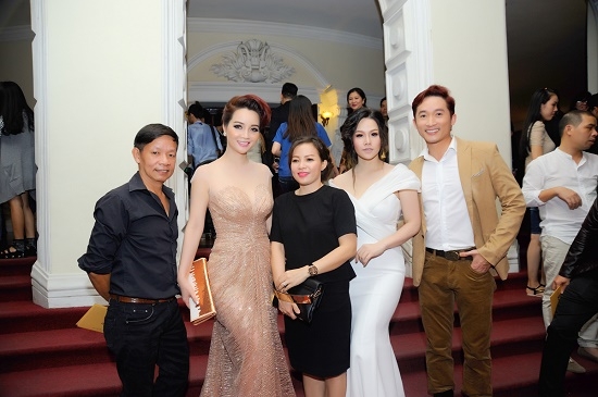 Diễn vi&ecirc;n Ch&iacute; Dũng đọ vẻ điển trai với mỹ nam C&ocirc; d&acirc;u 8 tuổi