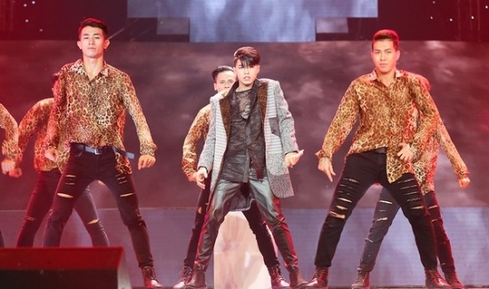 Noo Phước Thịnh khiến kh&aacute;n giả cuồng nhiệt trong đ&ecirc;m liveshow 2 The Remix.&nbsp;