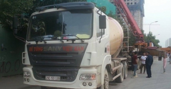 Xe trộn bê tông bất chấp lệnh cấm, tung hoành đường phố Thủ đô