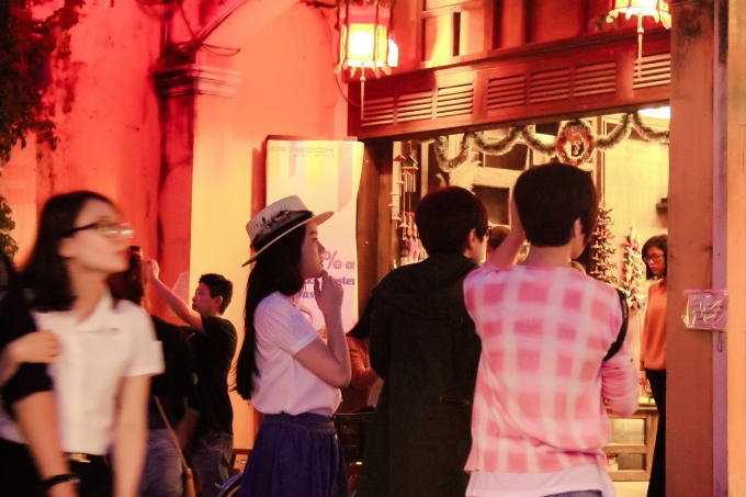 Xa Thi Mạn, L&yacute; Nh&atilde; Kỳ bị bắt gặp đi chơi ở Hội An