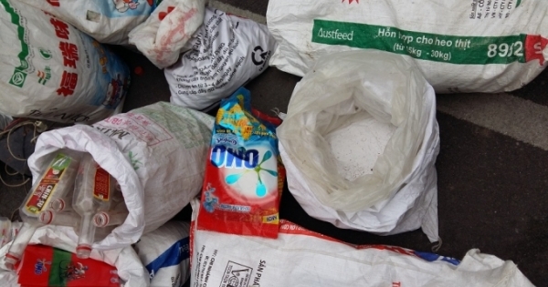 Hà Nội: Bắt vụ làm giả hàng trăm gói mì chính Ajnomoto và Miwon