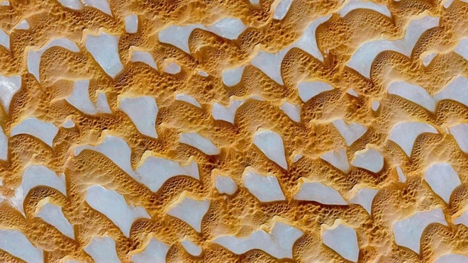 Sa mạc Al-Hasa thuộc Arab Saudi từ xa xưa đ&atilde; c&oacute; người định cư nhờ sống phụ thuộc v&agrave;o c&aacute;c ốc đảo tự nhi&ecirc;n.