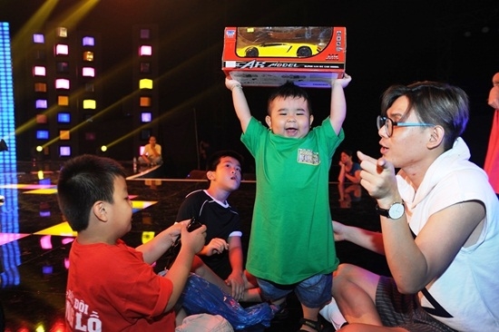 Đại Nh&acirc;n lu&ocirc;n theo s&aacute;t Ku Tin trong qu&aacute; tr&igrave;nh luyện tập.