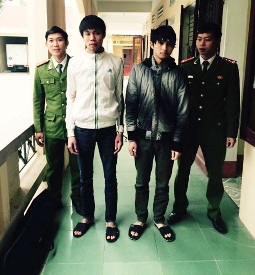 Hai đối tượng Gi&aacute;p v&agrave; Phương bị bắt giữ.