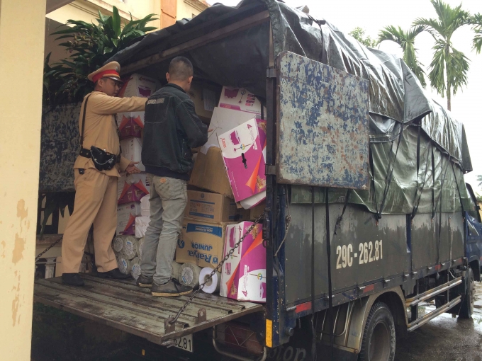 H&agrave;ng loạt h&agrave;ng kh&ocirc;ng h&oacute;a đơn, chứng từ đ&atilde; bị lực lượng chức năng bắt giữ