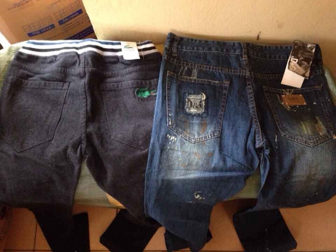 179 chiếc quần b&ograve; đều c&oacute; nh&atilde;n hiệu thời trang nổi tiếng nước ngo&agrave;i như: LASCOSTE, ADIDAS, D&amp;amp;amp;G