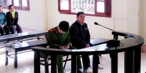 Thấy nơi hàng xóm giấu tiền, nửa đêm ra tay trộm cắp