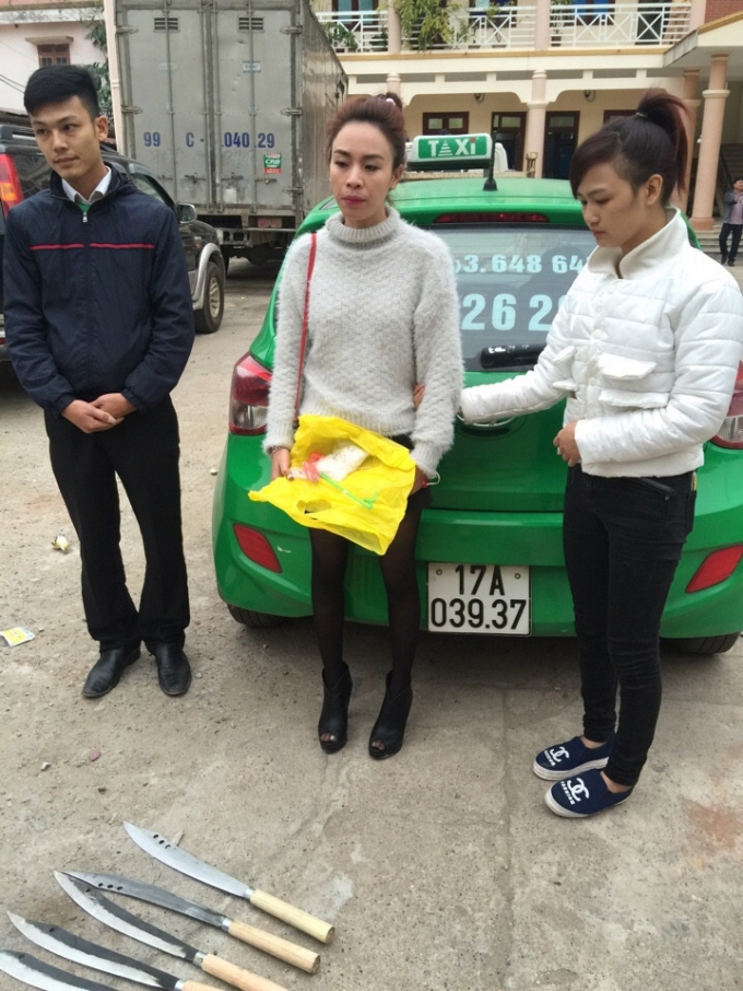 C&aacute;c đối tượng tại bị lực lượng chức năng kiểm tra.