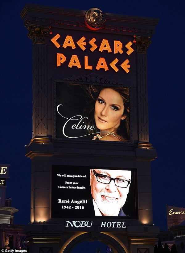 Tấm biển tưởng nhớ Rene Angelil được treo l&ecirc;n tại&nbsp;Caesars Palace. Ảnh: Dailymail