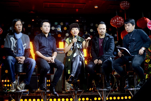 H&agrave; Trần c&ugrave;ng ekip