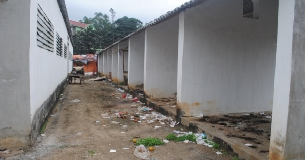 Nghệ An: Chợ tiền tỷ "đắp chiếu", tiểu thương lao đao