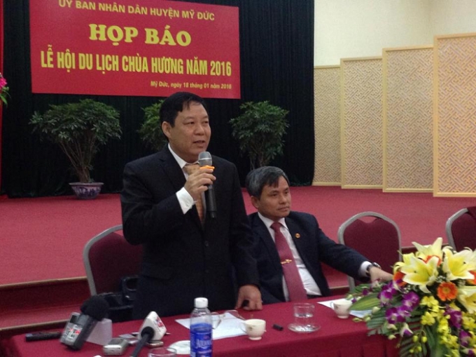&Ocirc;ng Nguyễn Văn Hậu, Ph&oacute; chủ tịch UBND huyện Mỹ Đức, trưởng ban tổ chức lễ hội tại buổi họp b&aacute;o.