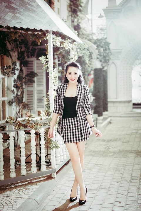 C&ugrave;ng với việc l&agrave; một ca sĩ, Kỳ Anh Trang c&ograve;n mạnh dạn s&aacute;ng t&aacute;c nhiều ca kh&aacute;c.