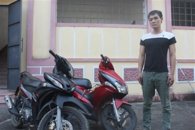 Đối tượng&nbsp;Nguyễn Cảnh Th&agrave;nh v&agrave; tang vật vụ &aacute;n.&nbsp;