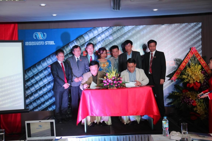 C&ocirc;ng ty CPĐT ph&aacute;t triển Việt Th&agrave;nh k&yacute; hợp đồng với c&aacute;c đối t&aacute;c kh&aacute;c.