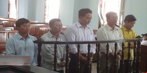 CầnThơ: Làm 449 thẻ bảo hiểm y tế sai đối tượng, cán bộ lãnh án