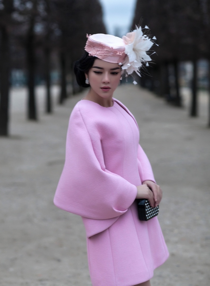 L&yacute; Nh&atilde; Kỳ kết hợp ho&agrave;n mỹ giữa&nbsp;haute couture v&agrave; trang sức kim cương&nbsp;