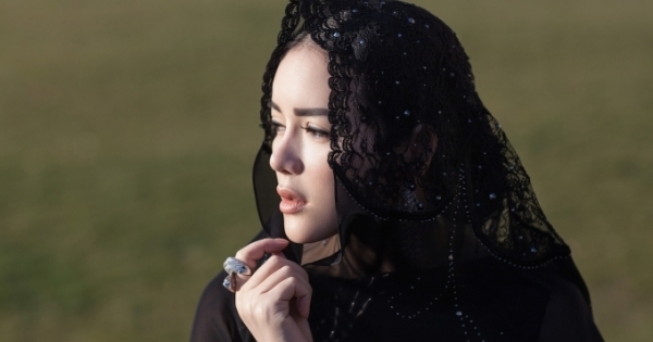 Lý Nhã Kỳ mang cả hồn xưa mộng mị với  BST haute couture