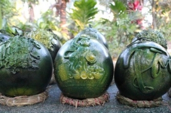 Tết Bính Thân “sốt” dưa hấu in hình chú khỉ