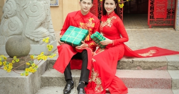 Phan Thị Mơ cùng Ray Võ tươi tắn với mùa xuân