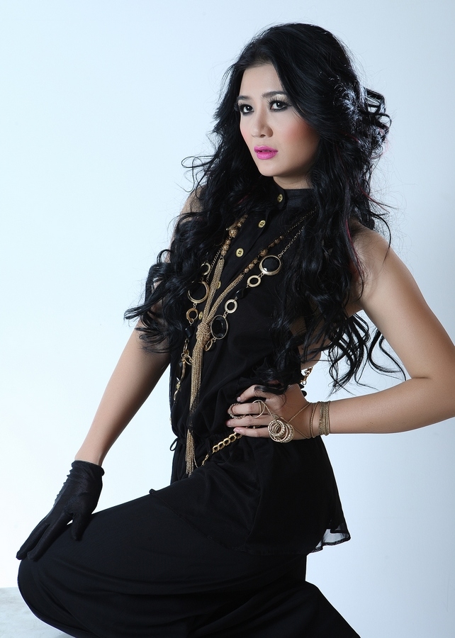 Triệu Trang nỗi lực một m&igrave;nh sản xuất 3 Album cho ng&agrave;y trở lại showbiz