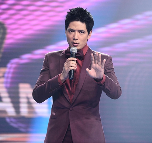 B&igrave;nh Minh l&agrave; MC trong lễ trao giải Mai v&agrave;ng lần thứ 21 b&ecirc;n cạnh&nbsp;&Aacute; hậu Hoa hậu Quốc tế 2015 Th&uacute;y V&acirc;n