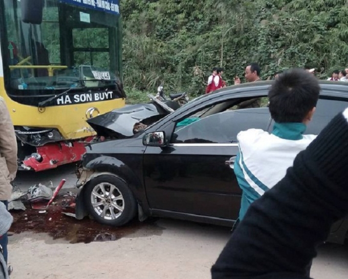 Hiện trường vụ tai nạn khiến một nh&acirc;n vi&ecirc;n Bệnh viện Đa khoa tỉnh L&agrave;o Cai tử vong.