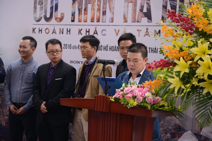 Nghệ sĩ Nhiếp ảnh L&ecirc; Ngọc Huy (trưởng nh&oacute;m 12 t&aacute;c giả c&oacute; &nbsp;t&aacute;c phẩm triển l&atilde;m)&nbsp;ph&aacute;t biểu.&nbsp;(Ảnh:&nbsp;Vietnam cityscape group)