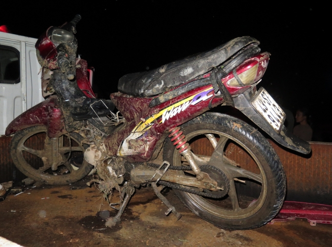 Chiếc xe m&aacute;y của nạn nh&acirc;n (Ảnh: Văn Ho&agrave;ng)