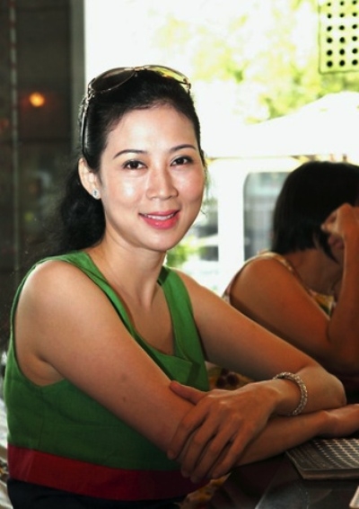 Sau nhiều s&oacute;ng gi&oacute;, năm 2000 Diễm Hương đ&atilde; t&igrave;m được hạnh ph&uacute;c mới b&ecirc;n một luật sư hơn c&ocirc; 18 tuổi. Ảnh: internet.