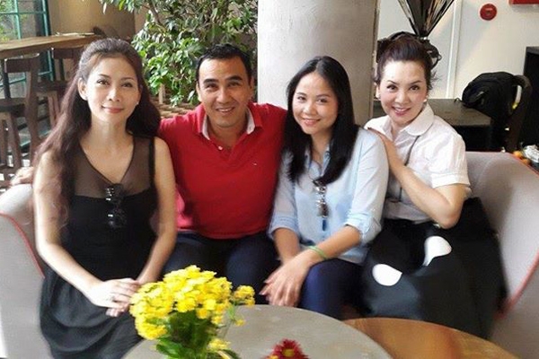 Diễm Hương v&agrave; những người bạn cũ trong dịp tết Ất M&ugrave;i vừa qua. Ảnh: internet.