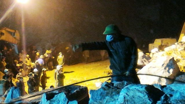 Sau hơn 1 ng&agrave;y đ&ecirc;m t&igrave;n kiếm, lực lượng cứu hộ đ&atilde; ho&agrave;n tất t&igrave;m thấy 8 thi thể c&aacute;c nạn nh&acirc;n trong vụ tai nạn sập mỏ đ&aacute; đặc biệt nghi&ecirc;m trọng.