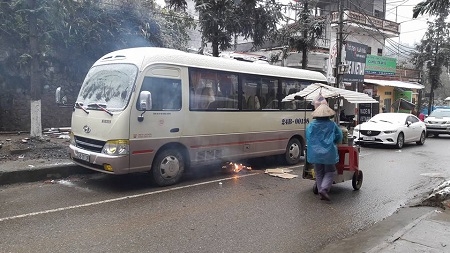 Đốt lửa nướng b&igrave;nh dầu để khởi động buồng đốt l&agrave; việc l&agrave;m cực kỳ nguy hiểm.