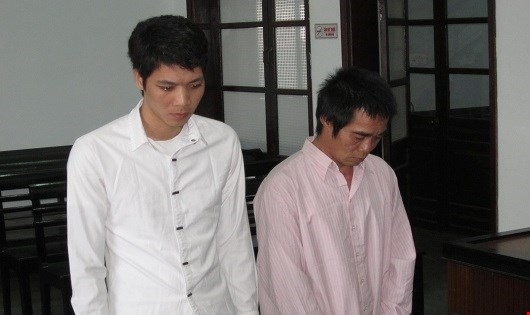 Bị c&aacute;o trước v&agrave;nh m&oacute;ng ngựa.