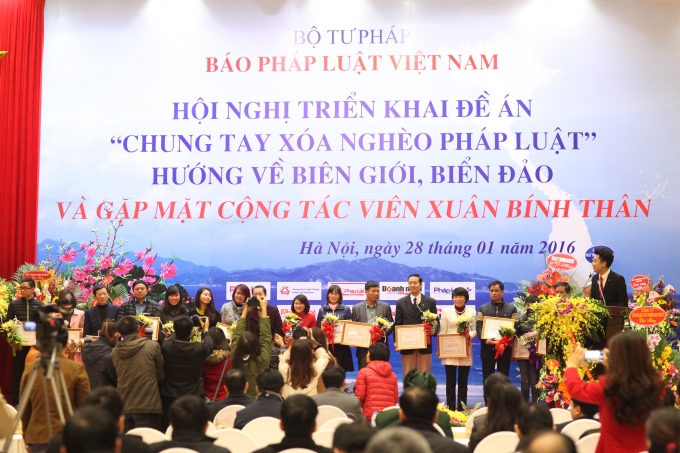 Đ&acirc;y l&agrave; s&aacute;ng kiến rất thiết thực v&agrave; hiệu quả cần được Bộ Tư ph&aacute;p quan t&acirc;m chỉ đạo, sự hỗ trợ đồng h&agrave;nh của to&agrave;n x&atilde; hội, của c&aacute;c nh&agrave; doanh nghiệp, c&aacute;c nh&agrave; hảo t&acirc;m để chương tr&igrave;nh tiếp tục duy tr&igrave; v&agrave; ph&aacute;t triển.&nbsp;