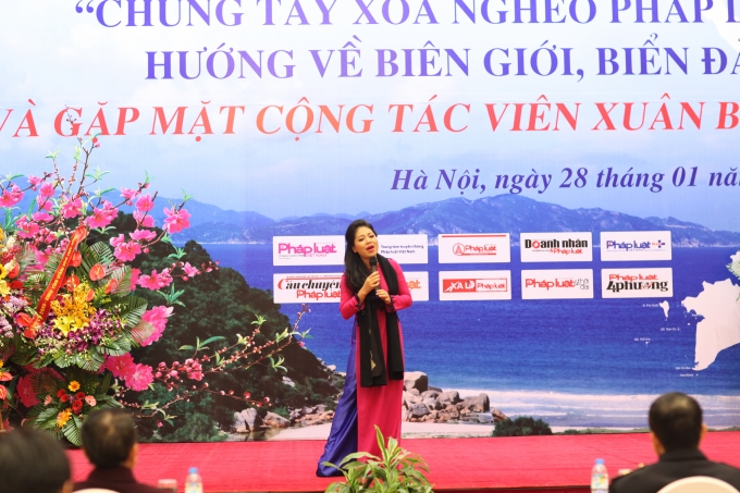 Ca sỹ Anh Thơ biểu diễn trong chương tr&igrave;nh.